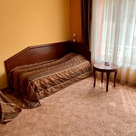 Hotel Elena 3*