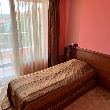 Hotel Elena 3*